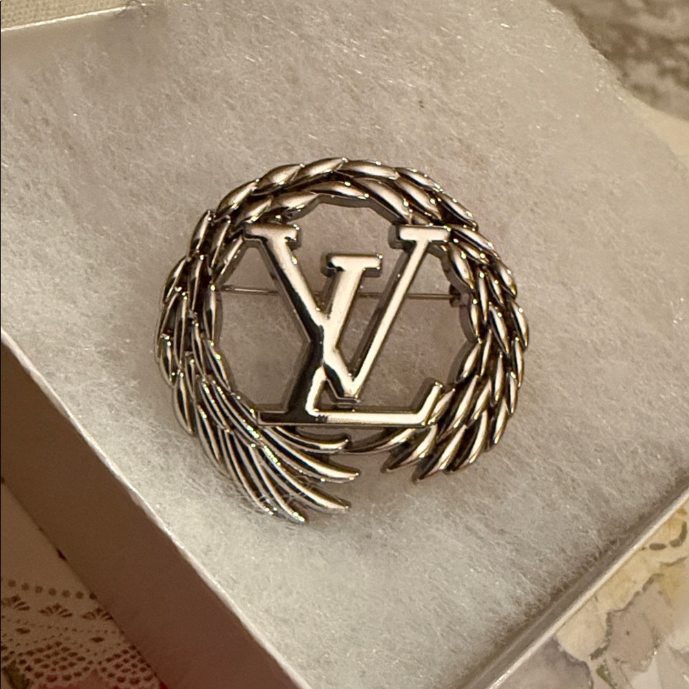 Silver Fashion Jewelry Logo Brooch - Picture 2 of 10